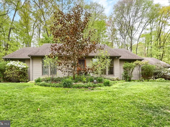 1575 Pine Grove Rd, Bethel, PA 19507