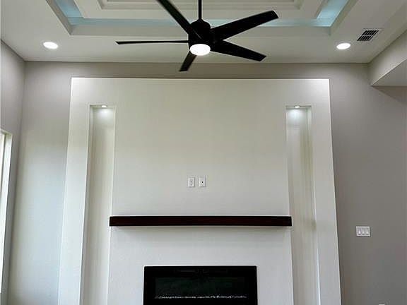 3rd image of 527 Country Club Dr