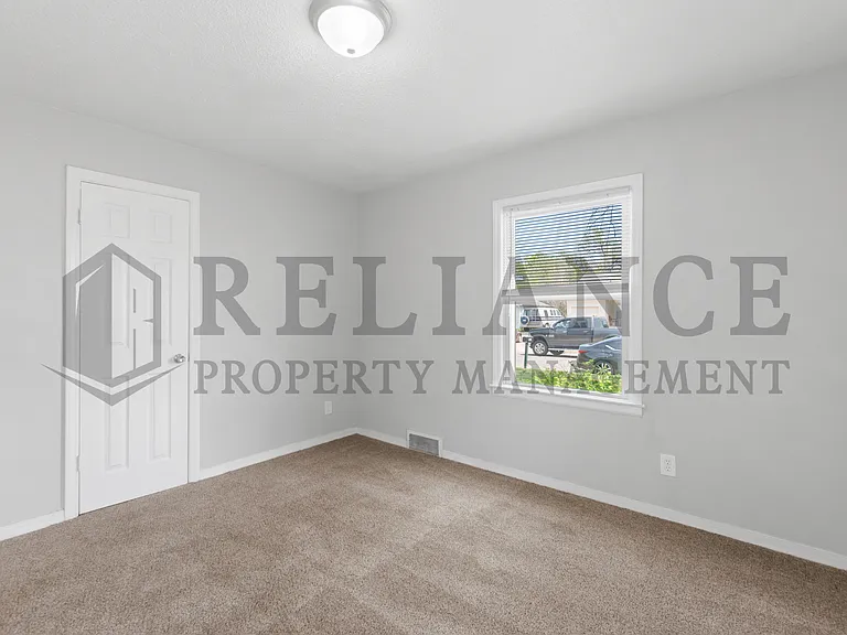 2219 N Prince St — Photo 12