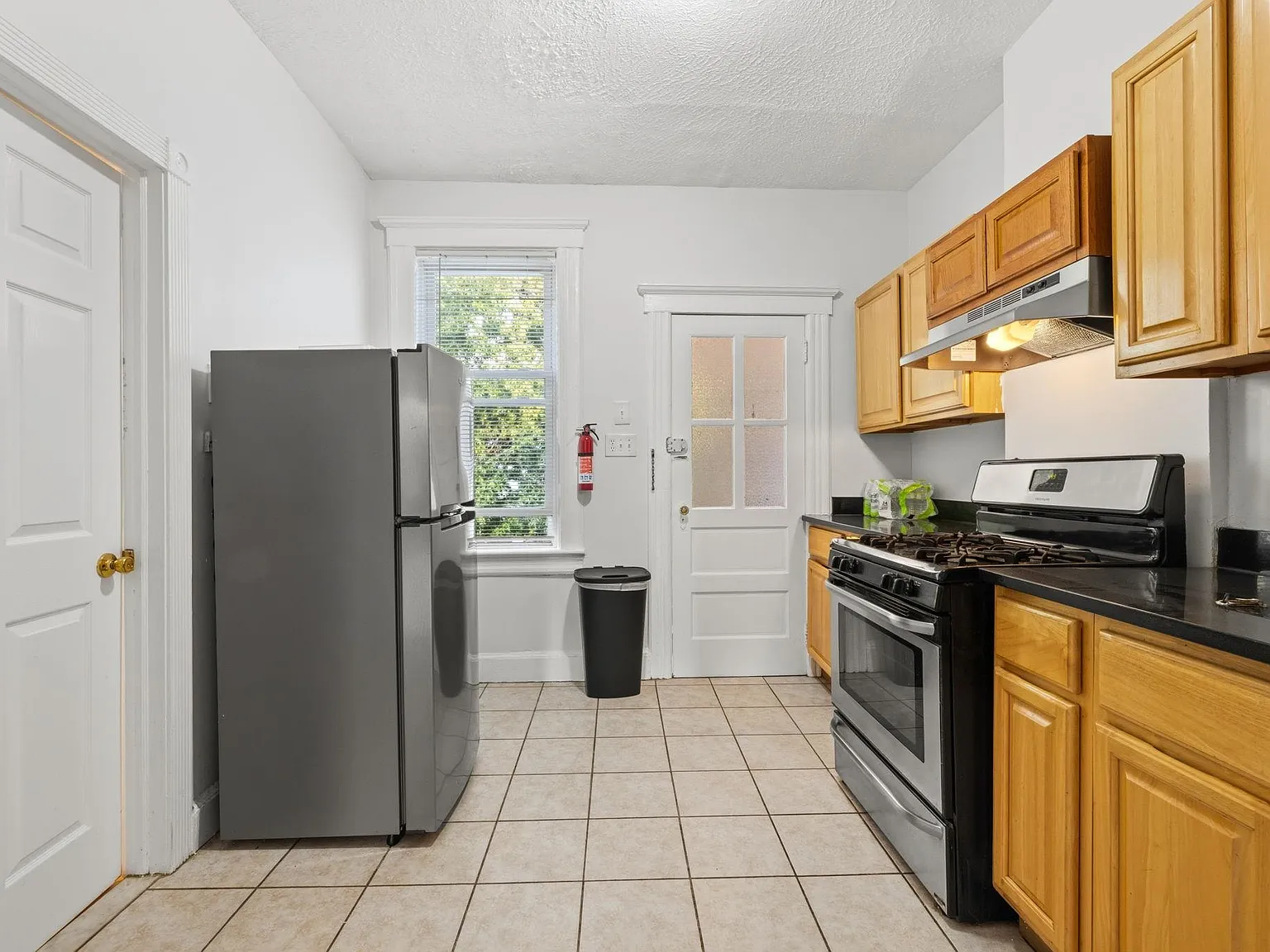 2 bed, 1.0 bath, $2,350 — Photo 2