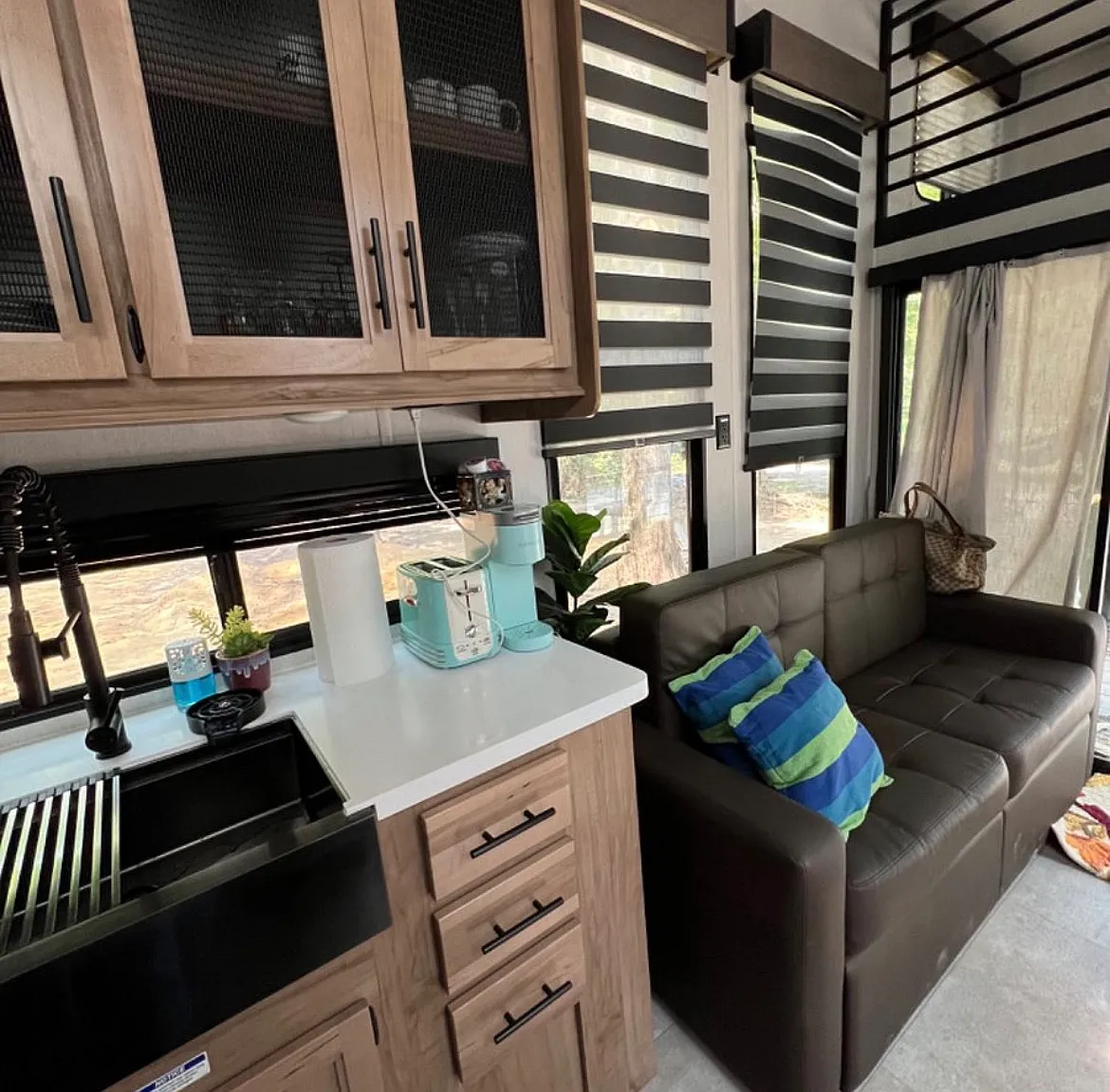 2 bed, 500 sqft, $2,750 — Photo 3