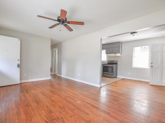 5th image of 3801 Pinedale Dr SW