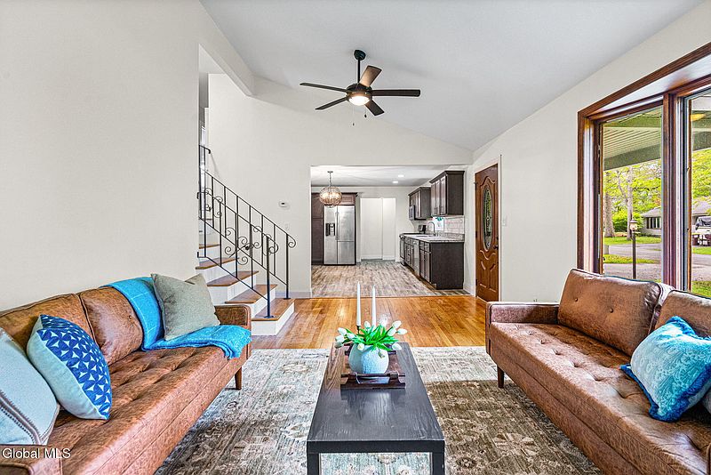 3rd image of 16 Ridgewood Lane