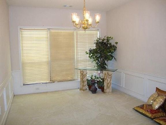 4th image of 682 Glenbarrett Ct NE