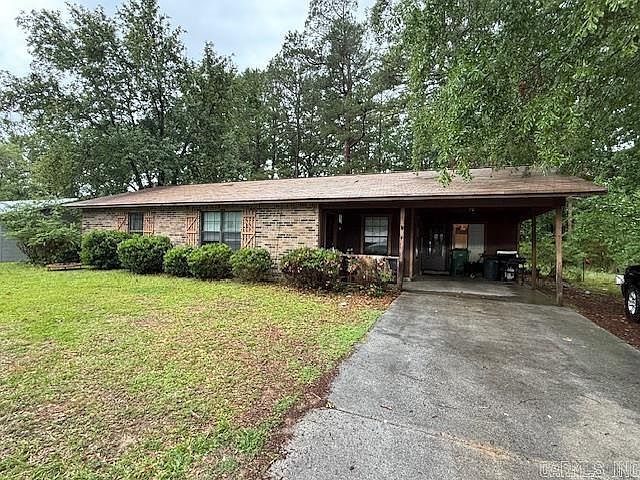 1st image of 11 Whippoorwill Dr