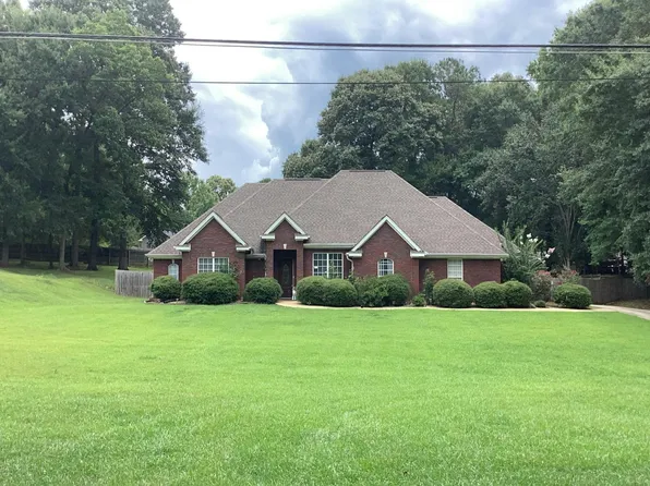 104 N 26th Ave, Lanett, AL 36863