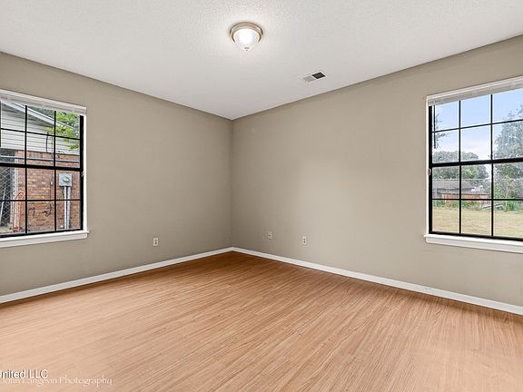 5th image of 3450 Mayfair Dr