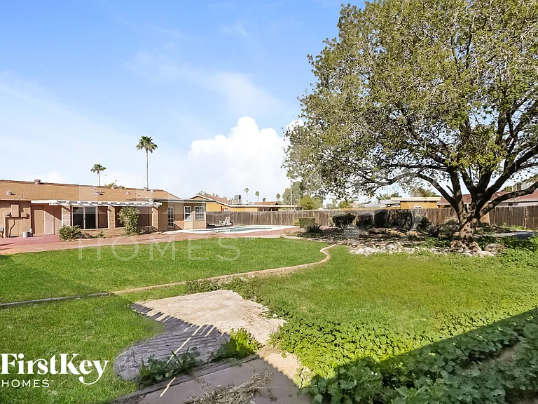 13249 N 14th Dr — Photo 16