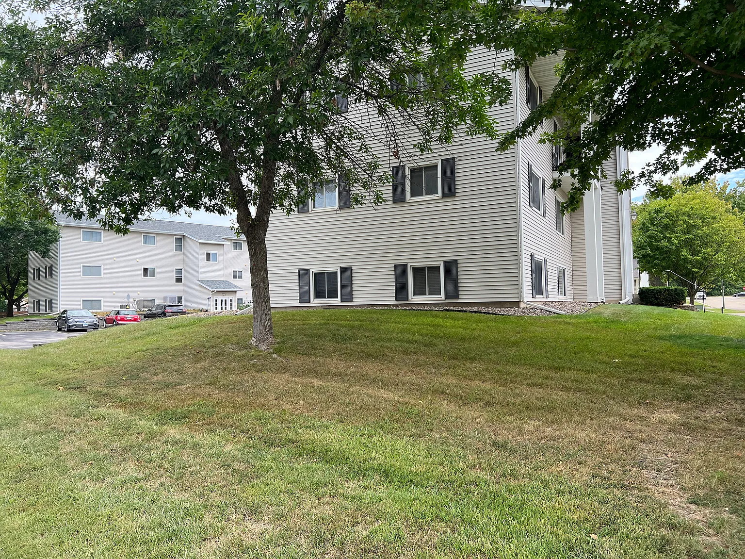 2 bed, $1,050 — Photo 2