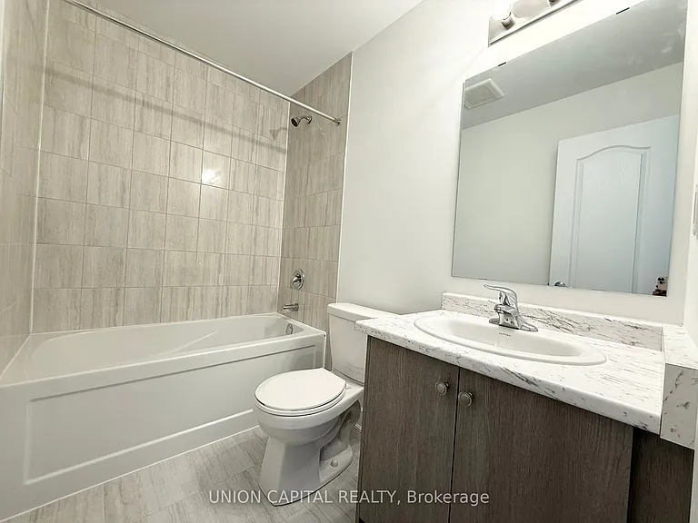 11 Franklin Ave — Photo 19