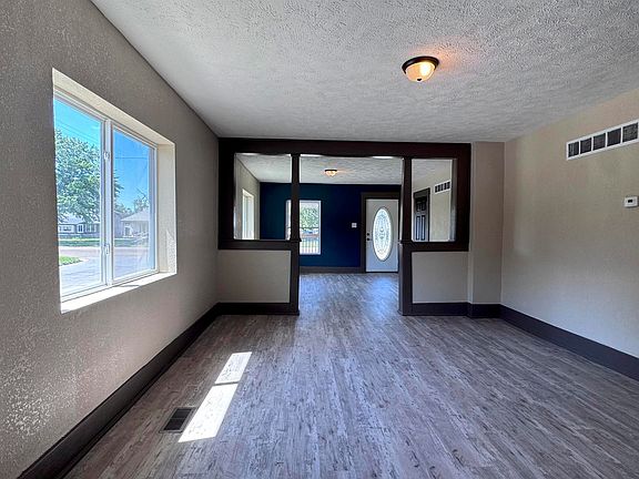 5th image of 1001 E Avenue A