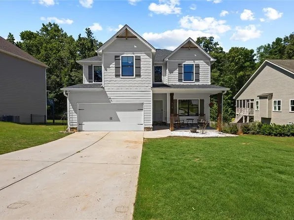 310 Wooded Glen Ln, Carrollton, GA 30117