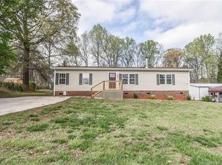 207 Southbourne Ct, Mount Holly, NC 28120