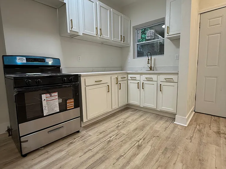 230 Wick St — Photo 2