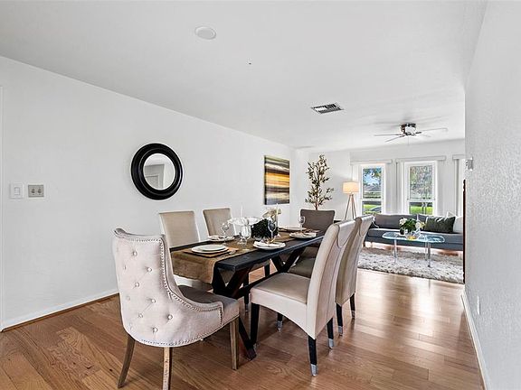 4th image of 511 Riviera Bay Dr NE