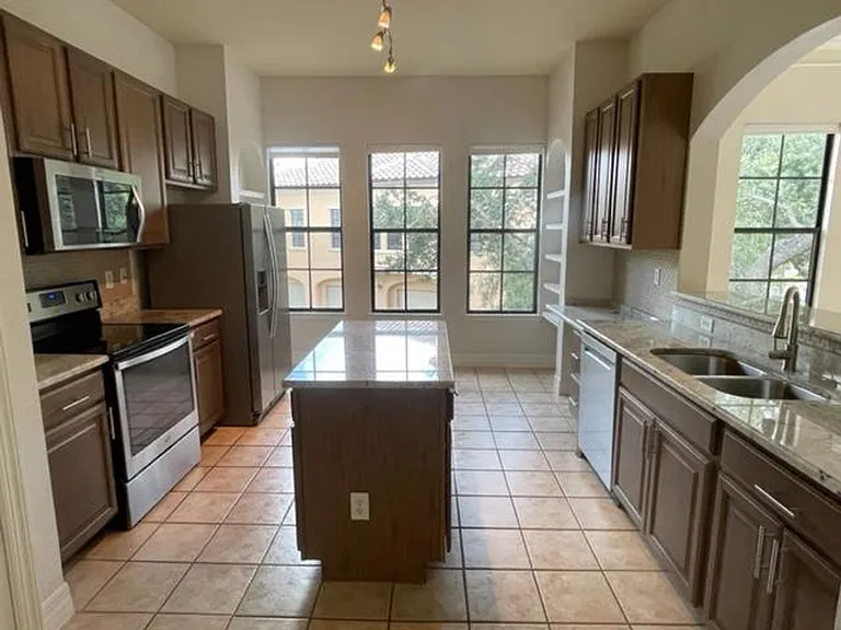 506 Mirasol Cir #101 — Photo 7