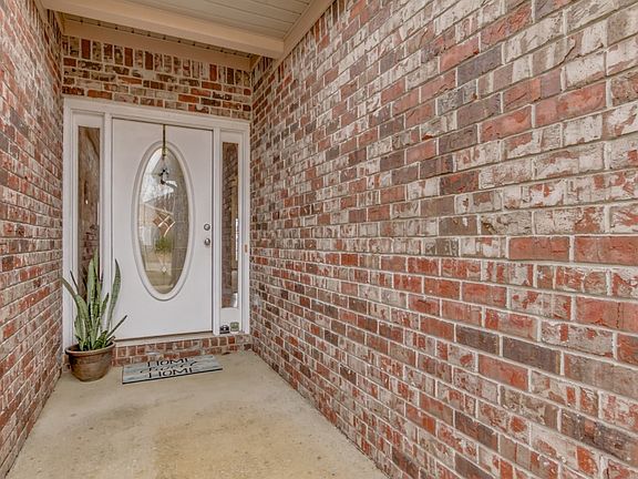 3rd image of 2422 Stardust Dr