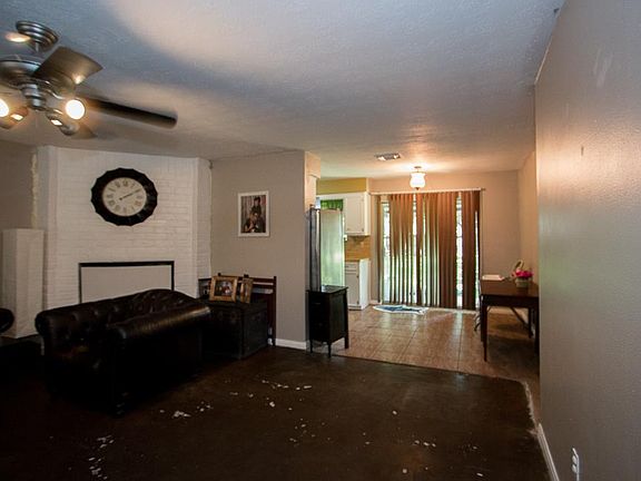 4th image of 2501 Walnut Hollow St