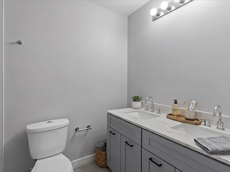 Maple Grove Apartments - Luxury and Convenience in Mundelein! — Photo 49