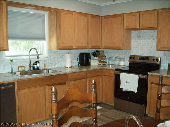 5th image of 2909 S 32nd St