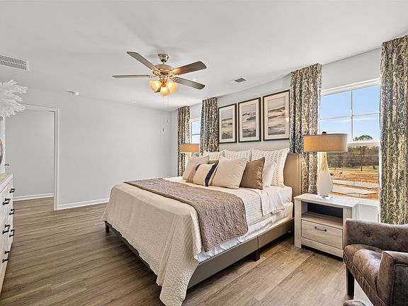3rd image of 4 Satinwood Cir