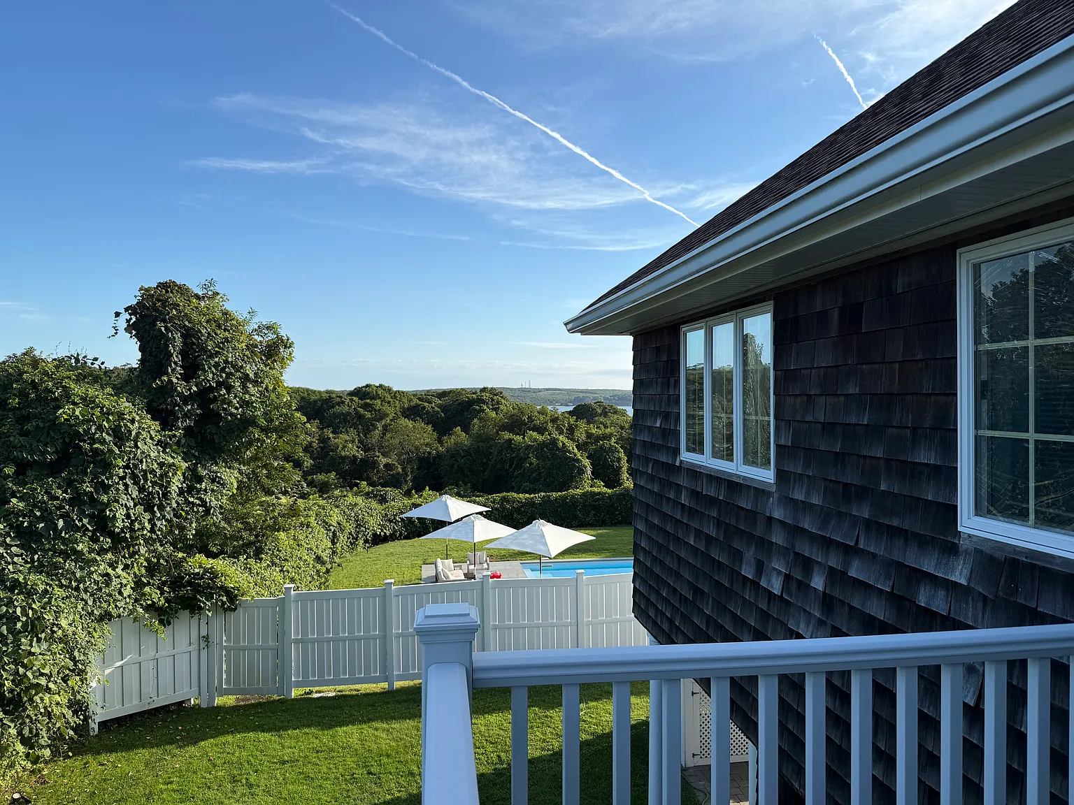 MTK House with Water View and Pool — Photo 4