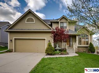 13627 Hillsborough Dr, Omaha, NE 68164