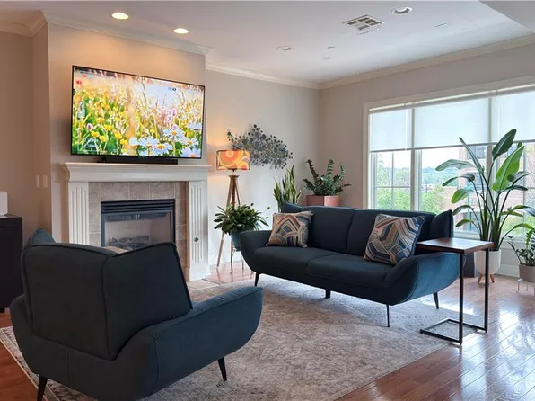 10511 Mission Rd Unit 210, Leawood, KS 66206