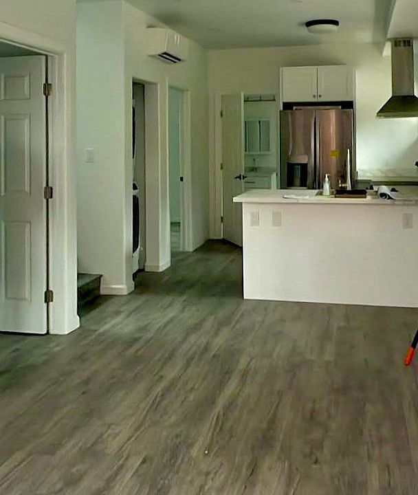 1st image of 929 W 23rd St #2