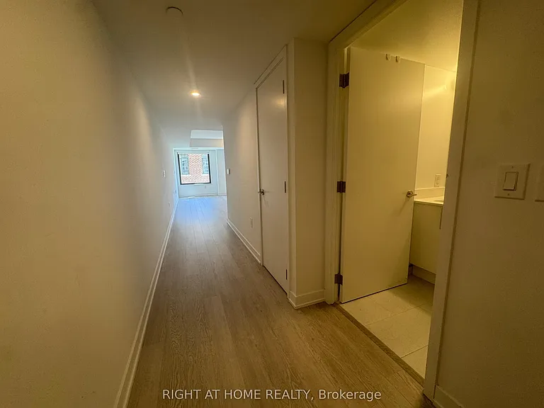 3 Strathgowan Ave #322 — Photo 17