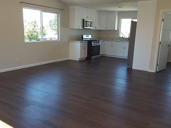 2nd image of 927 College Ave #2