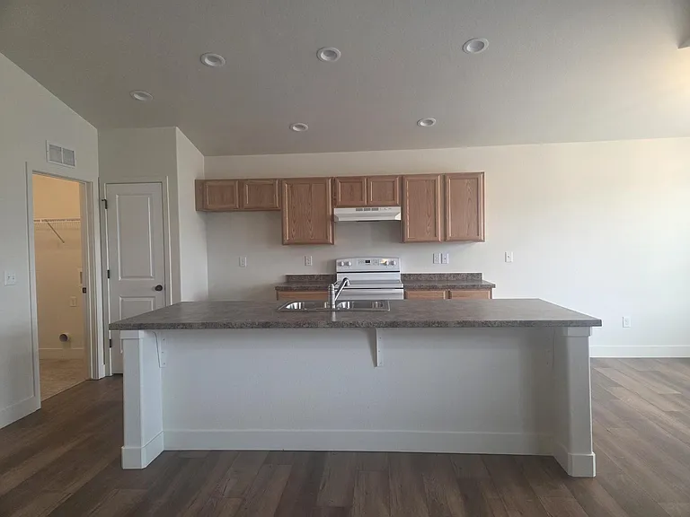 612 87th Ave — Photo 8
