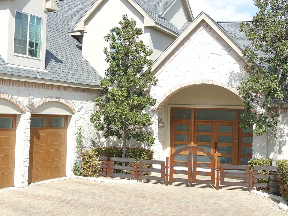 2.6 Acres 6 Bedroom w/ Views