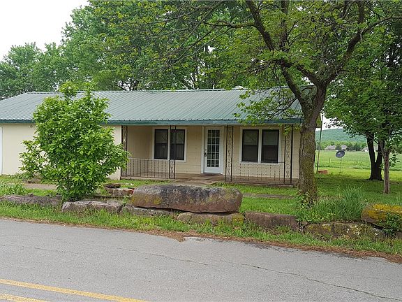 2nd image of 1570 Lacy Dr