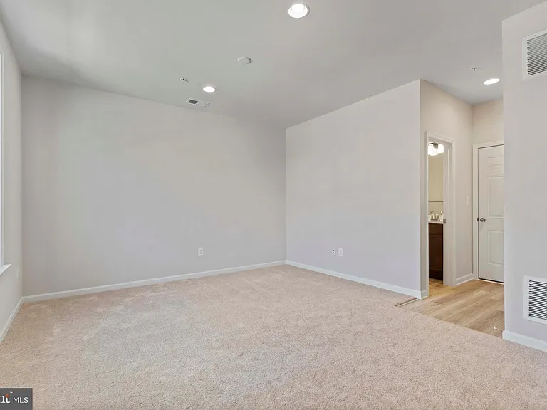 1727 Evansberry Dr — Photo 4