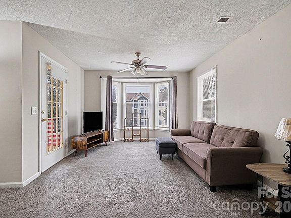 5th image of 6234 Rosecroft Dr