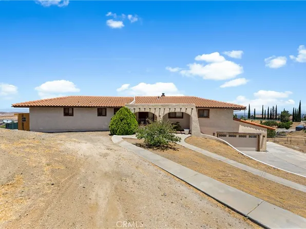 1055 Lakeview Dr, Palmdale, CA 93551