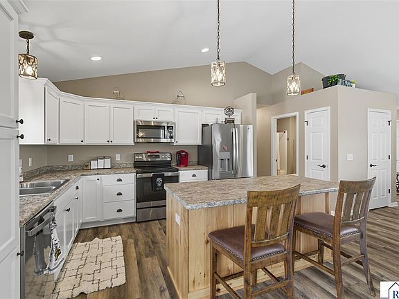 5th image of 2004 Bluestem Dr