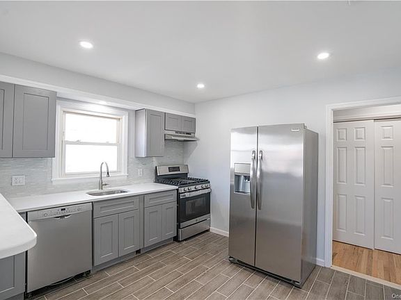 3rd image of 256 Columbus Ave