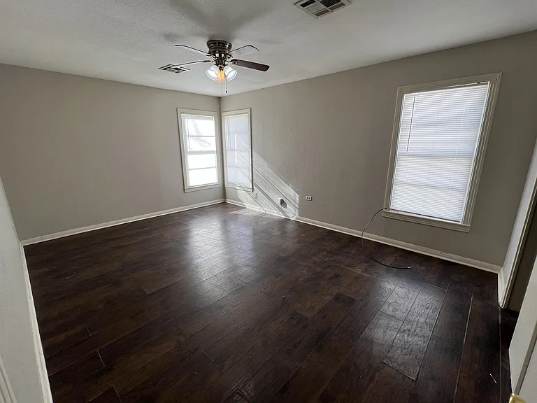 2404 Proctor Ave #2 — Photo 11