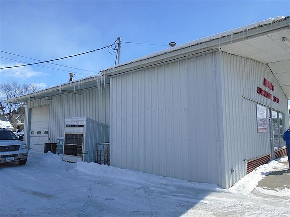 3rd image of 225 S Lawler St