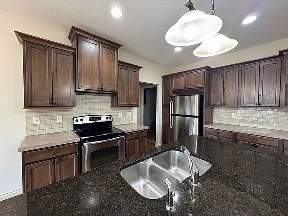 2nd image of 822 W Threewood Ct