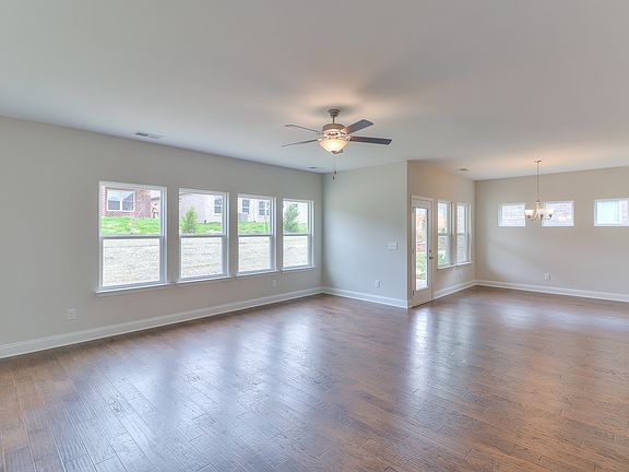 5th image of 325 Creek Grove Ave