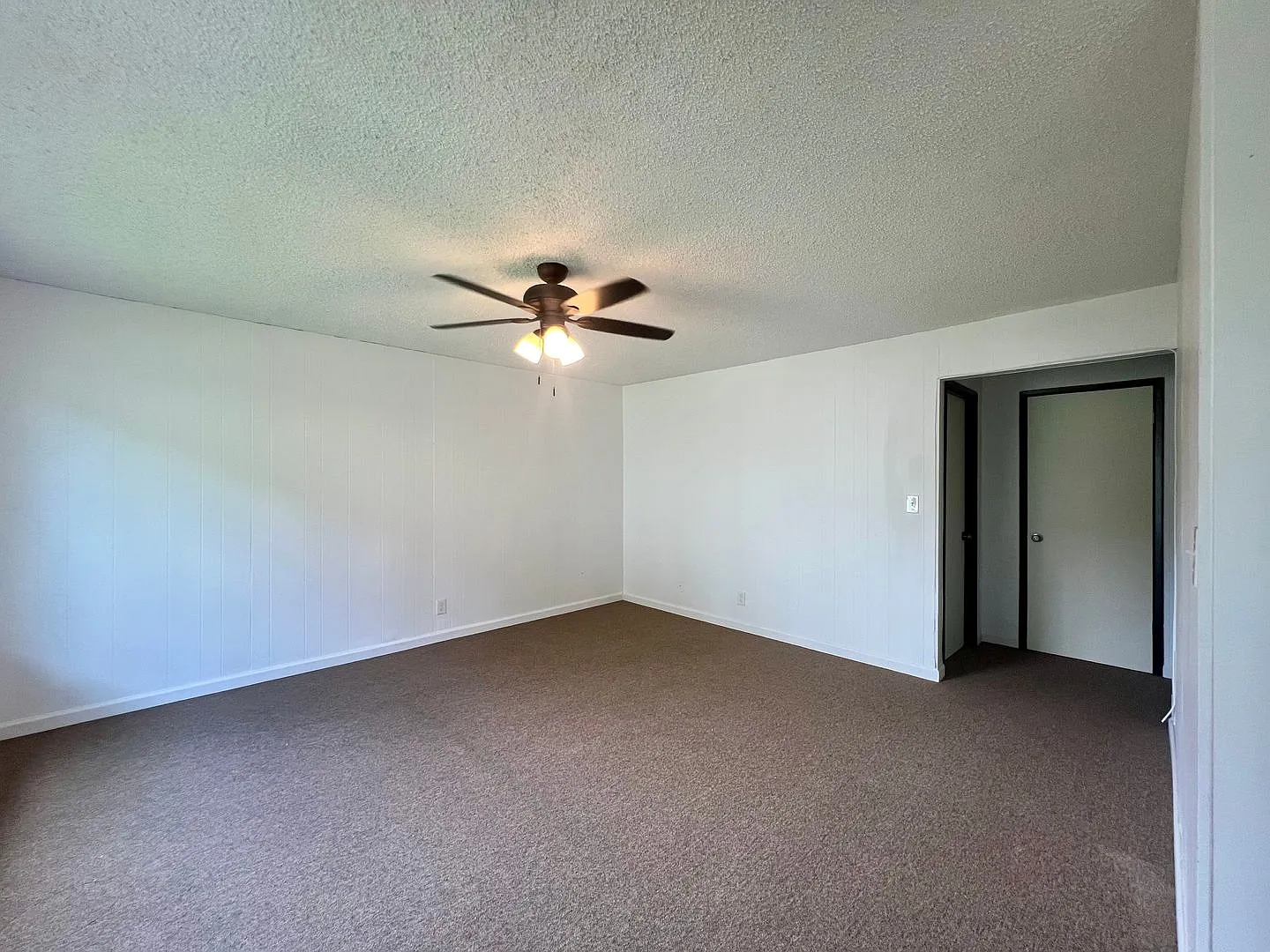 2 Bedroom, 1 Bath Condo- Hilo Terrace — Photo 2
