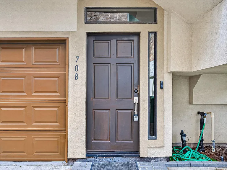 708 W Clay St — Photo 39