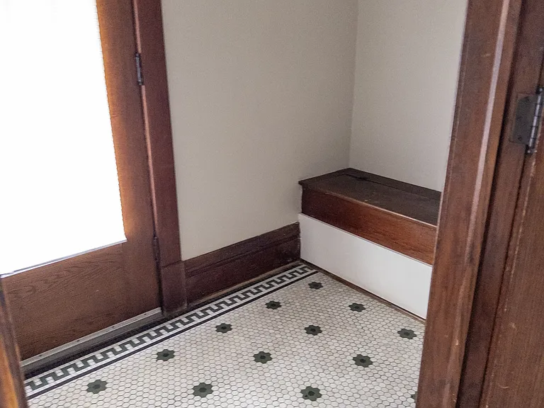 1421 Sherwood Ave — Photo 4
