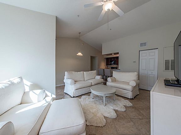 5th image of 4625 Saint Croix Ln APT 1131