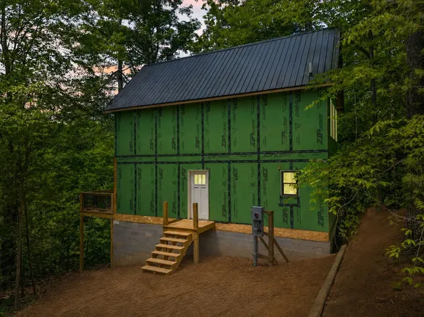 57 Middle Ridge Rd, Campton, KY 41301