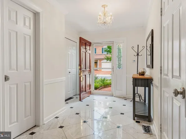 6313 Manchester Way, Alexandria, VA 22304