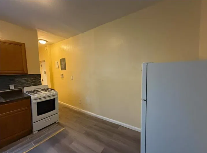 Studio, 600 sqft, $2,604 — Photo 3